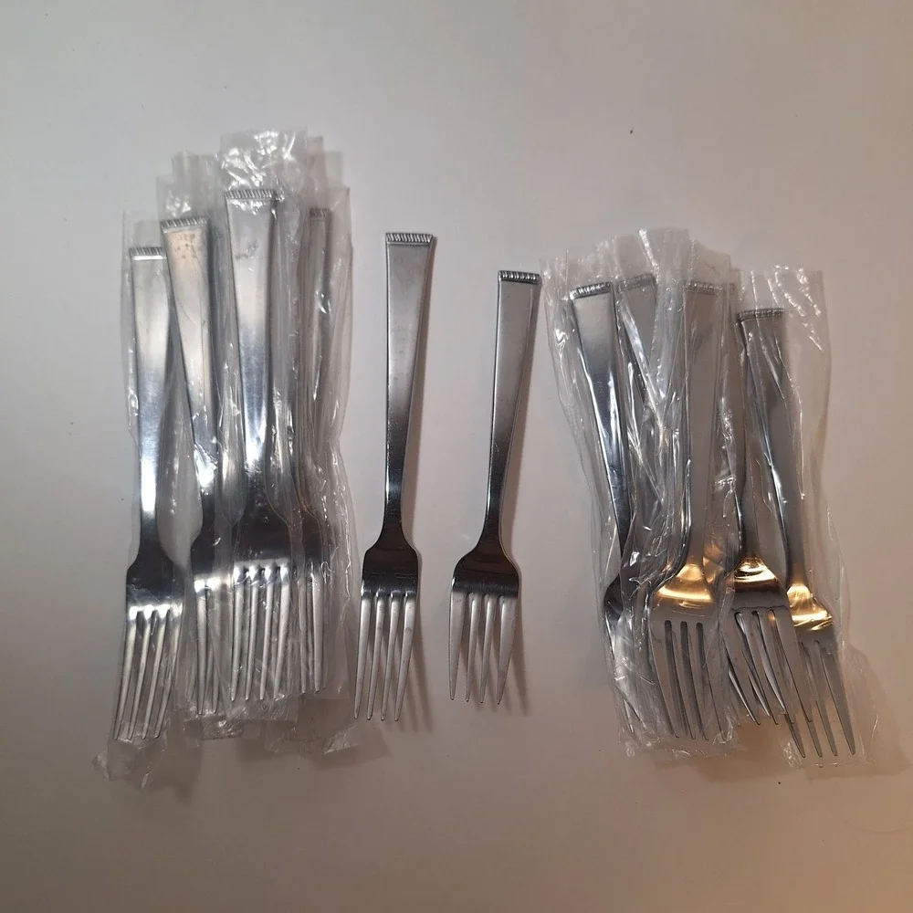 Reed‎ & Barton Imperial Bead Stainless Flatware 53 Pieces
